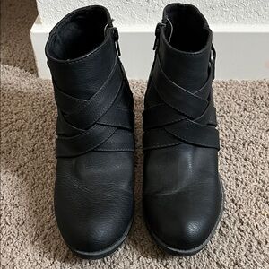 American Eagle by Payless Crisscross Black Booties